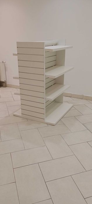 Półki wolnostojące Shop Space Wall