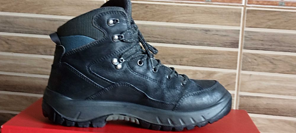 Черевики  " LOWA " (GORETEX)   -39 р  Made in Slovakia