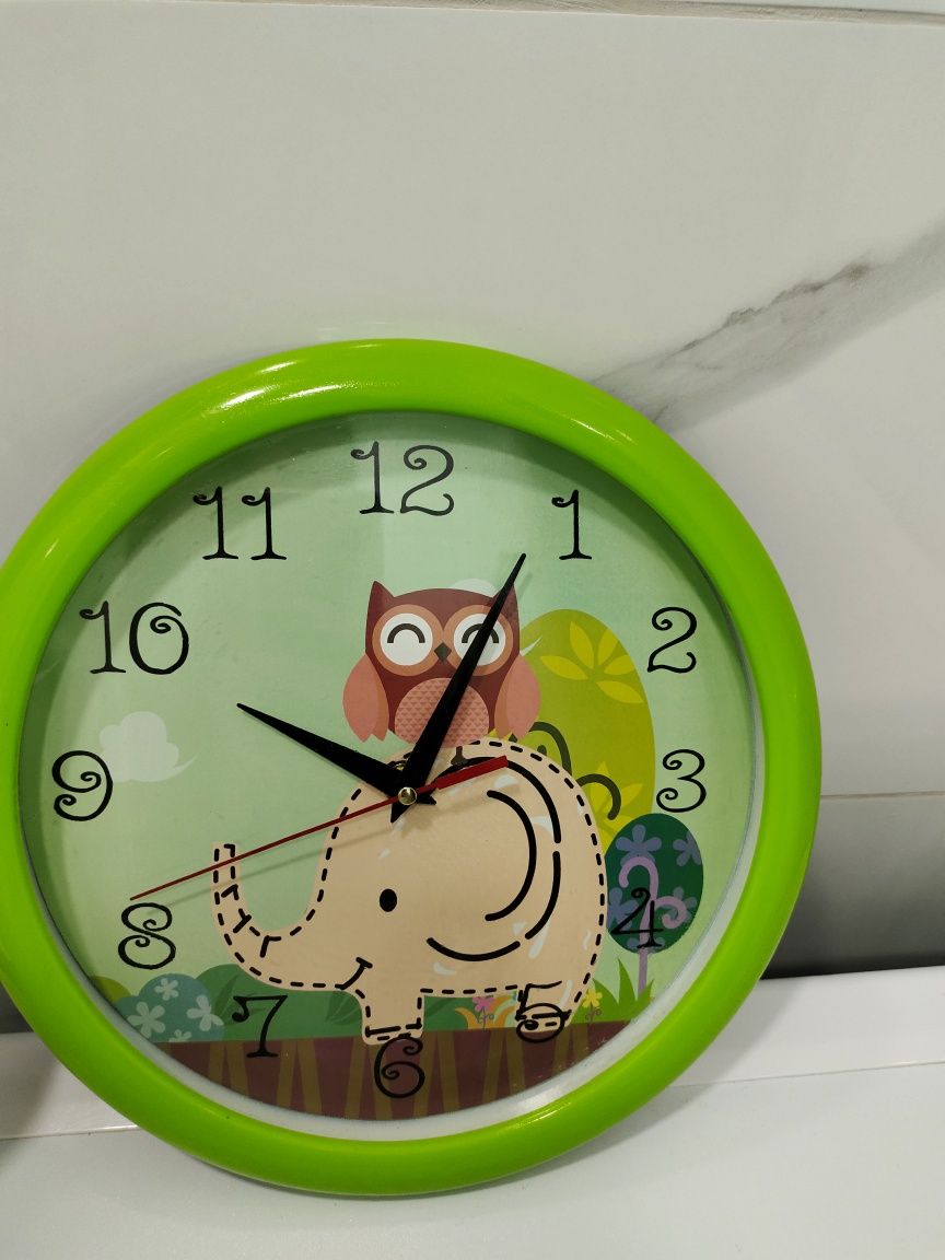 Часы настенные зелёные