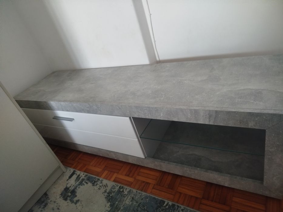 Estante praticamente nova