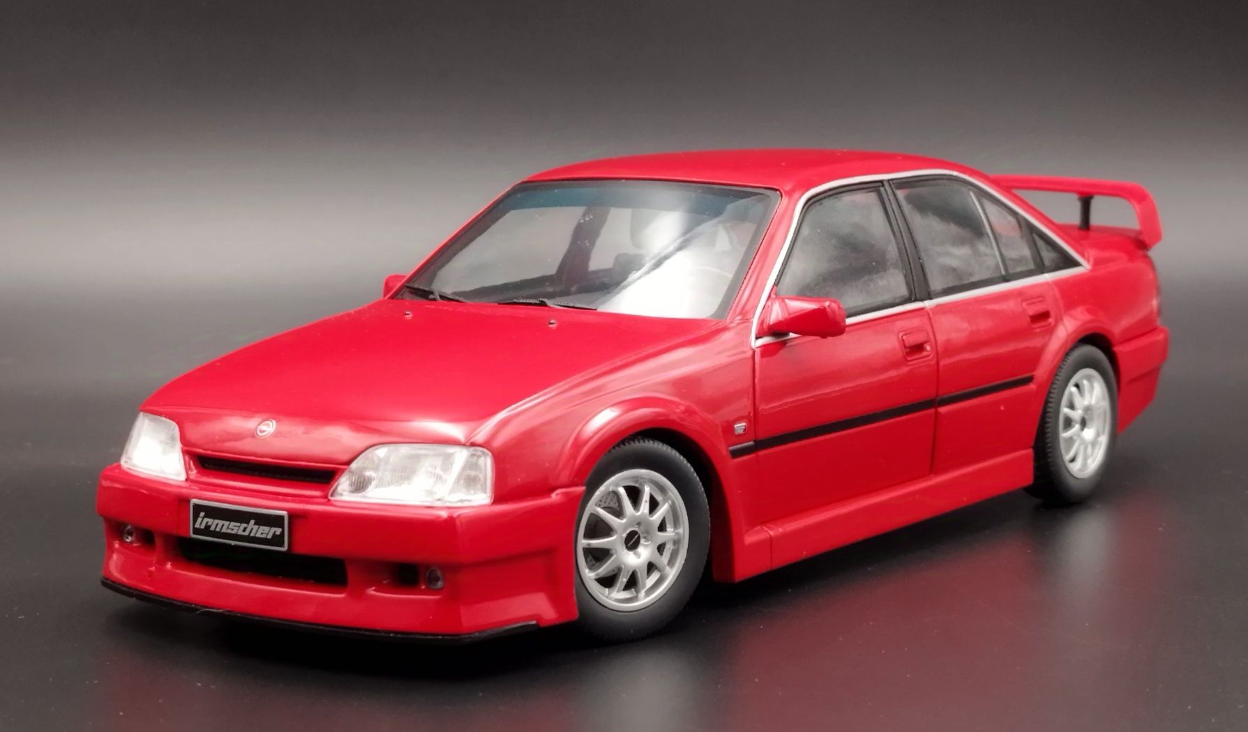 Opel Omega 3000 24V Evo 500 Irmscher 1990 Magma Red Solido 1:18