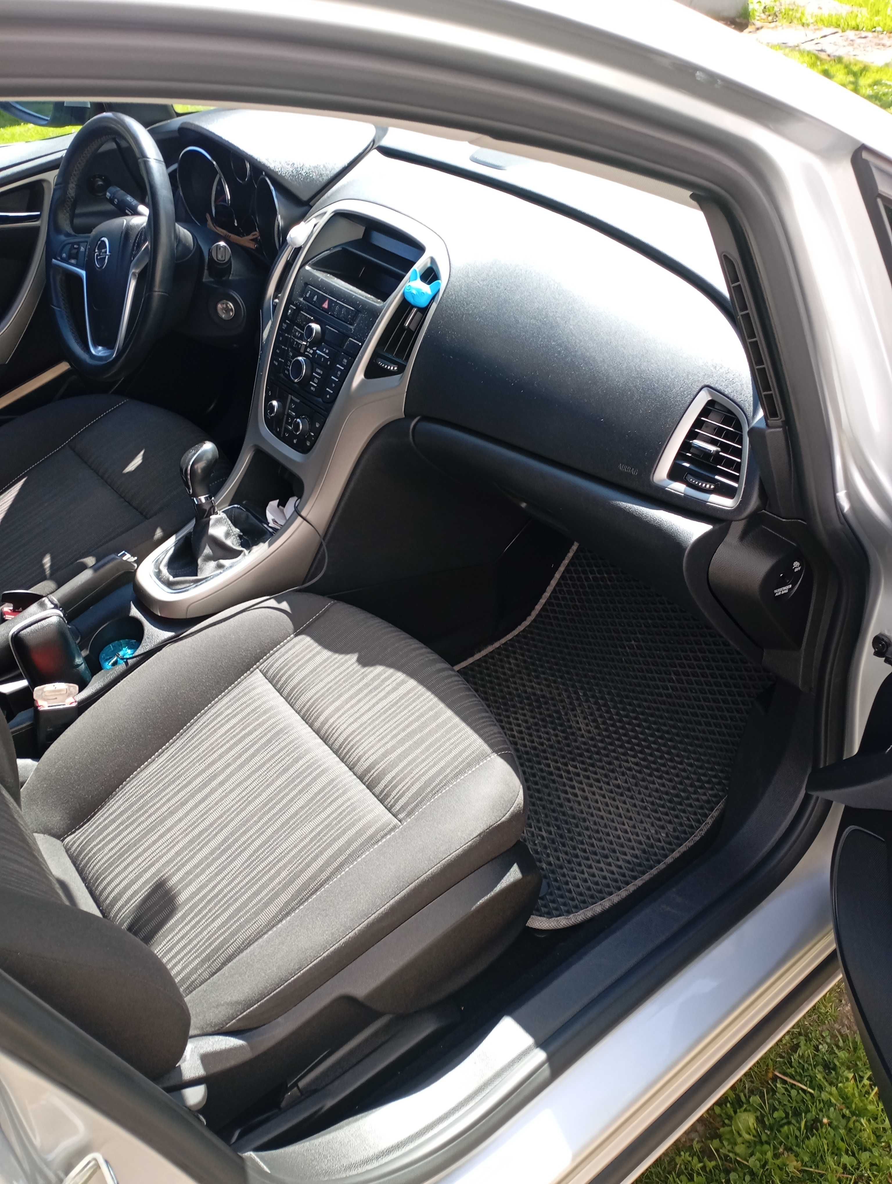 OPEL Astra j універсал