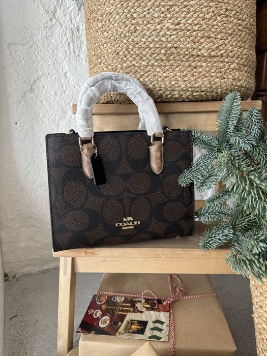 Сумка жіноча Coach Maggie Small Tote Bag In Blocked Signature Canvas