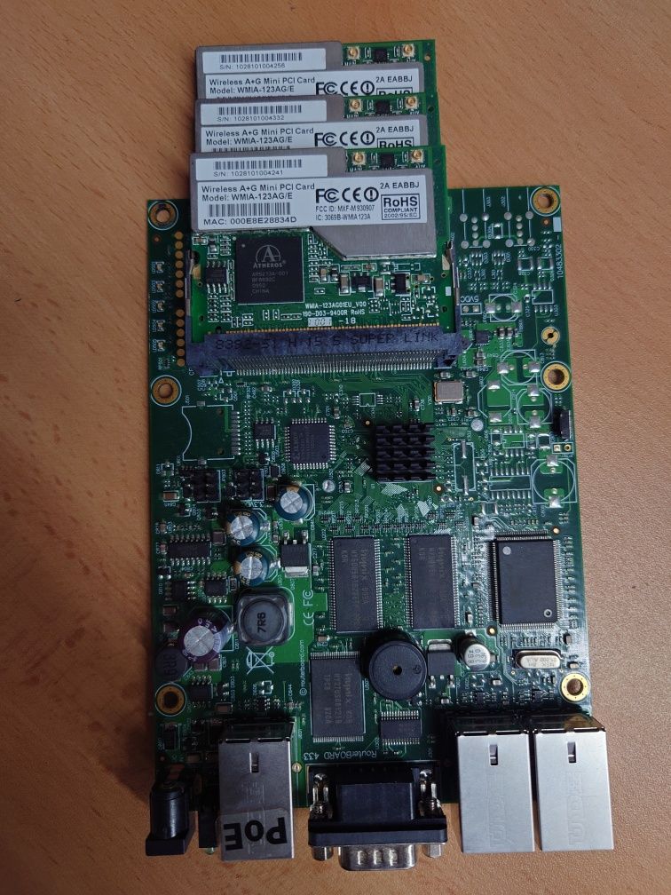 Mikrotik RouterBOARD RB434 + 3 karty