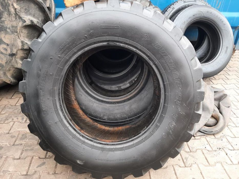 2x Opona używana przemysłowa 405/70R24 DUNLOP SP T9; 900zł(szt.) W4518