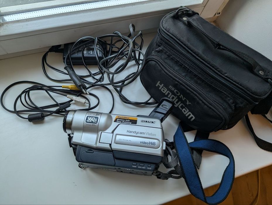 Kamera Sony CCD-TRV218E Hi8 + Pełny Zestaw (Torba, Ładowarka)