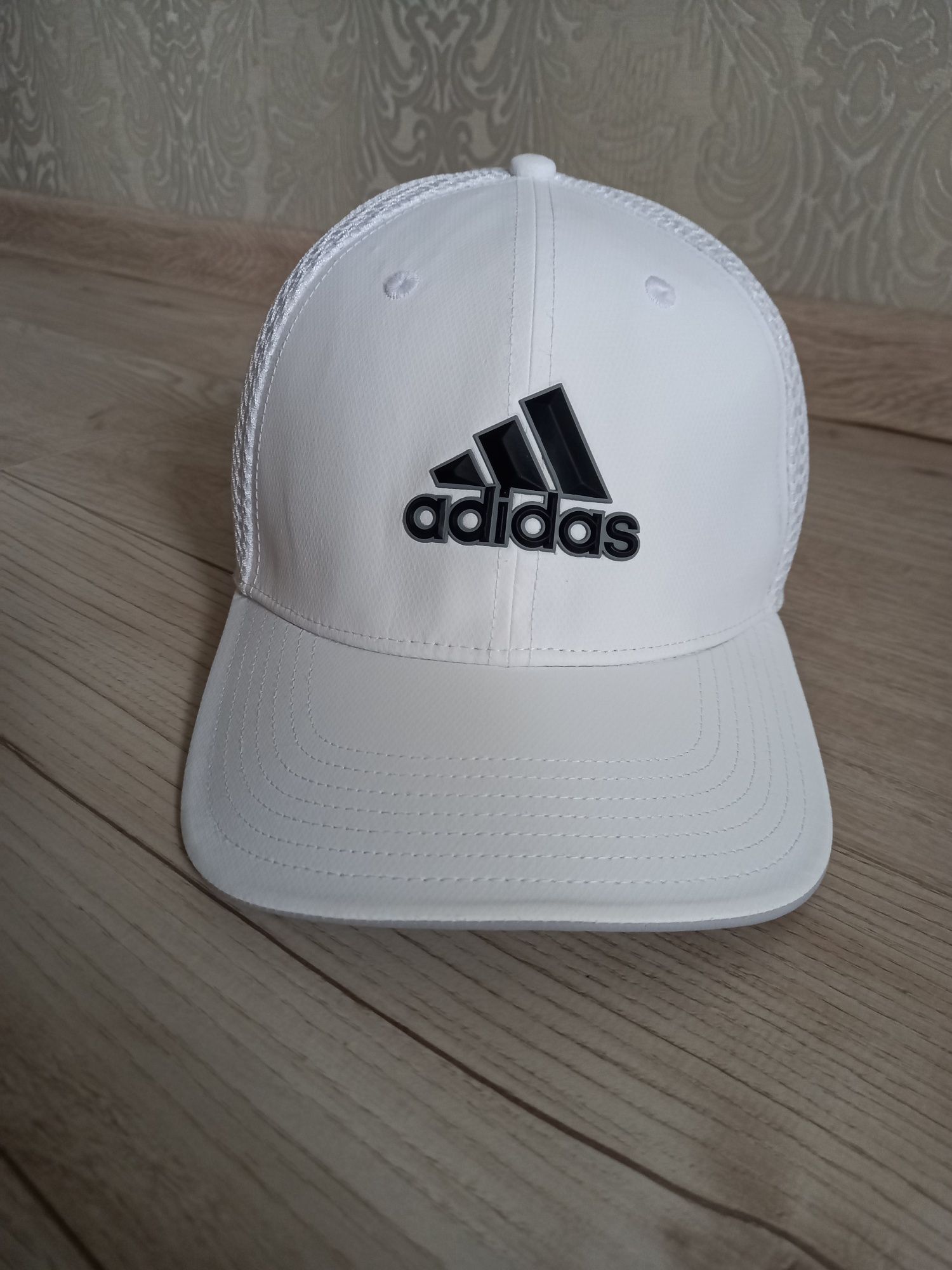 Продам бейсболку ADIDAS