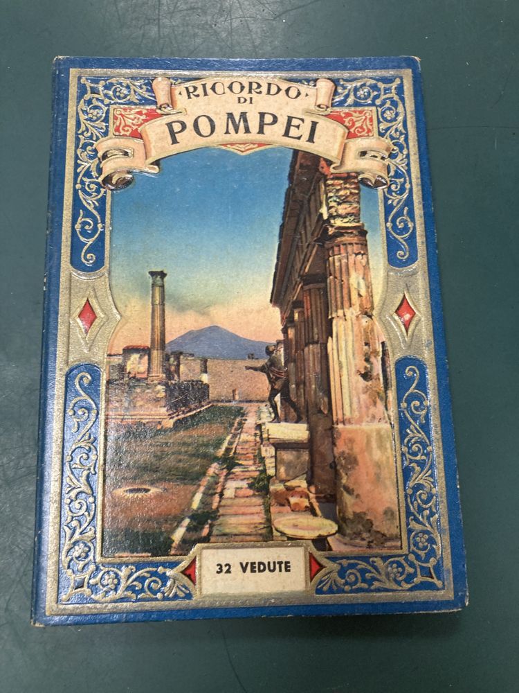 Livros com 32 fotografias, de Nápoles e de Pompeia