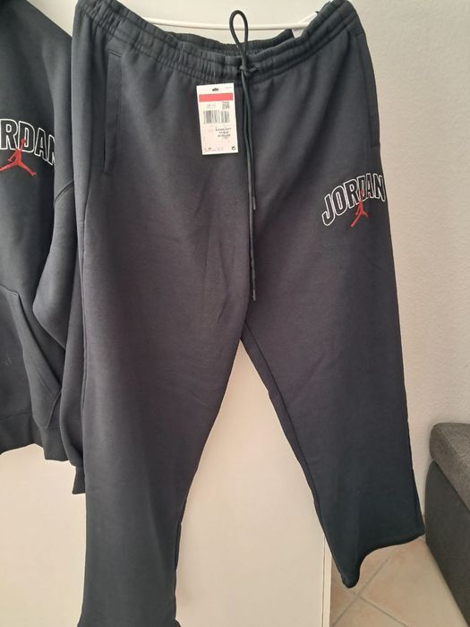 Продам оригинальный спортивный костюм Jordan