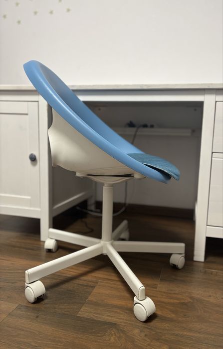 Biurko Ikea Hemnes, krzeslo gratis