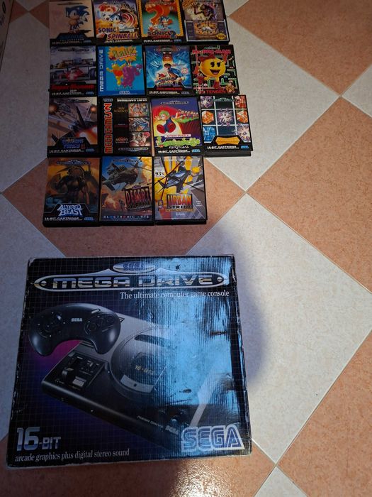 Consola megadrive em cx e lote de jogos.