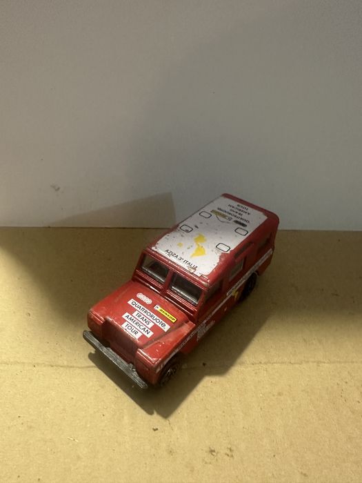 Land Rover escala 1:47 da burago