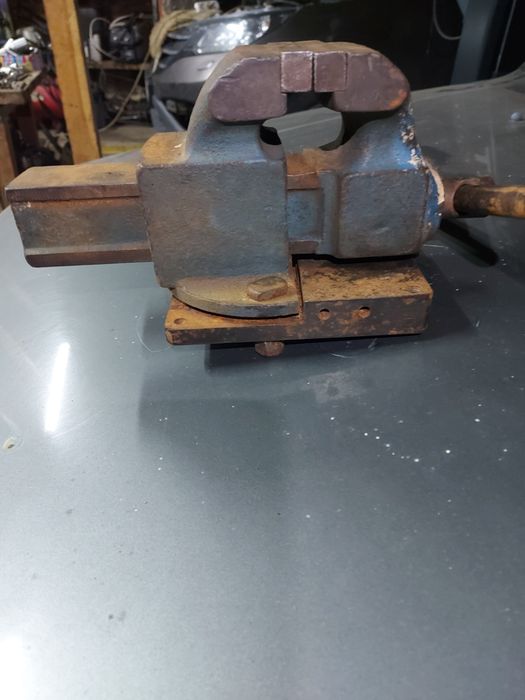 Тиски слесарные средние СССР