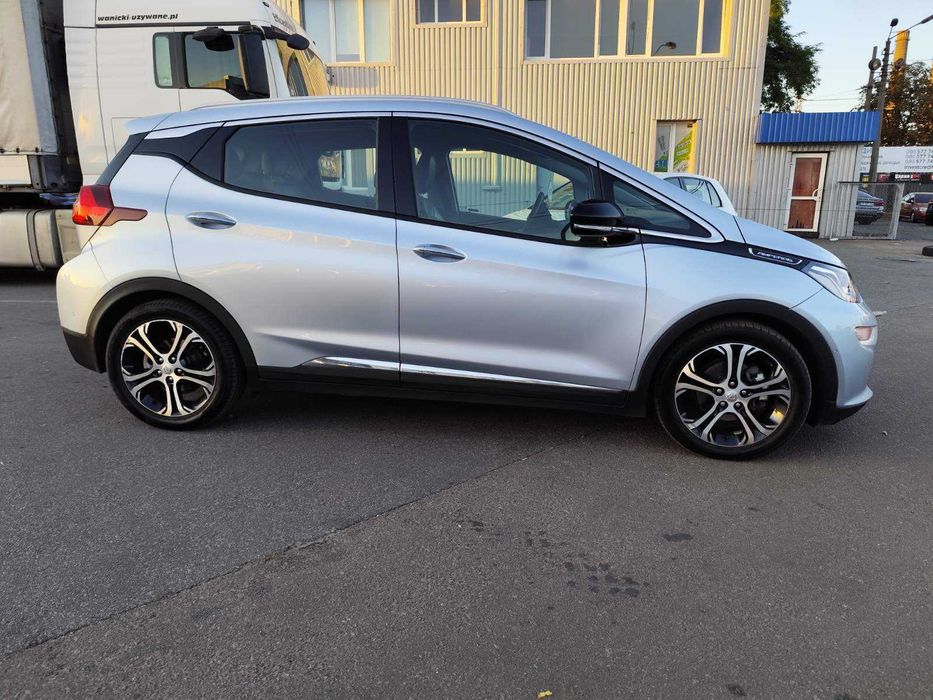 CHEVROLET BOLT EV TOP Primer BOSE  Європа 64 квт на 450 км