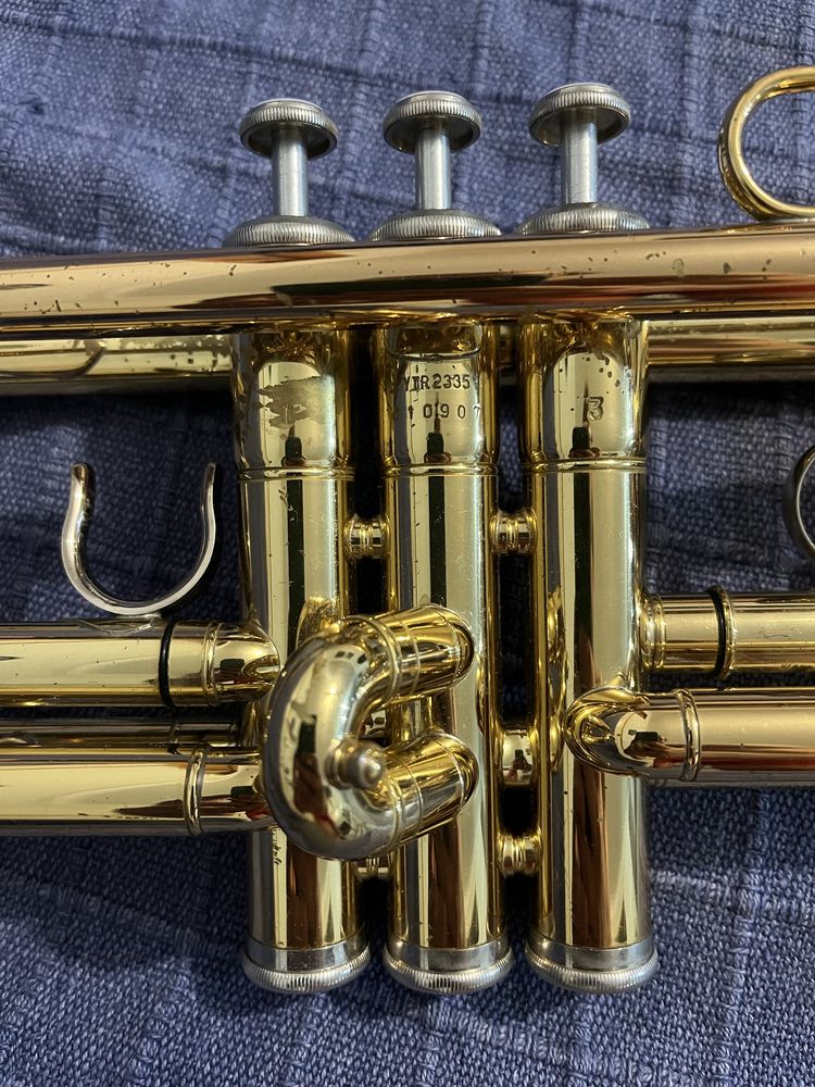 Trompete Yamaha YTR2335 com caixa