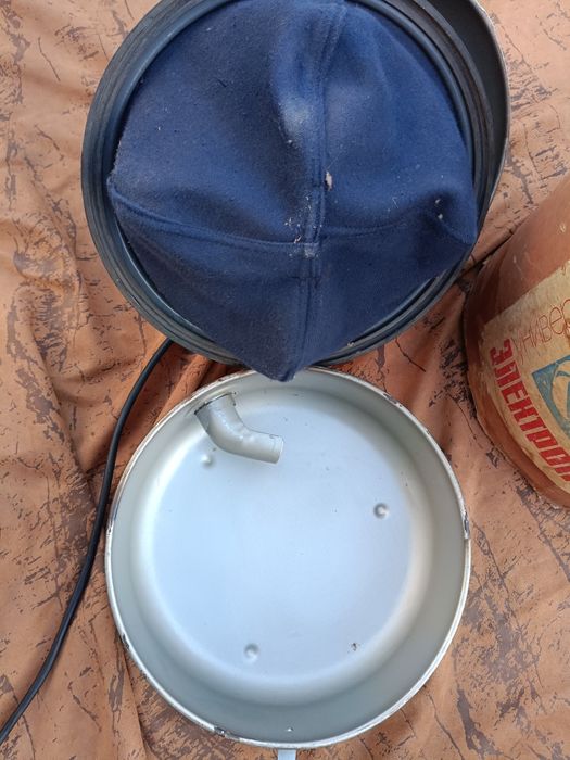 Пилосос буран ретро