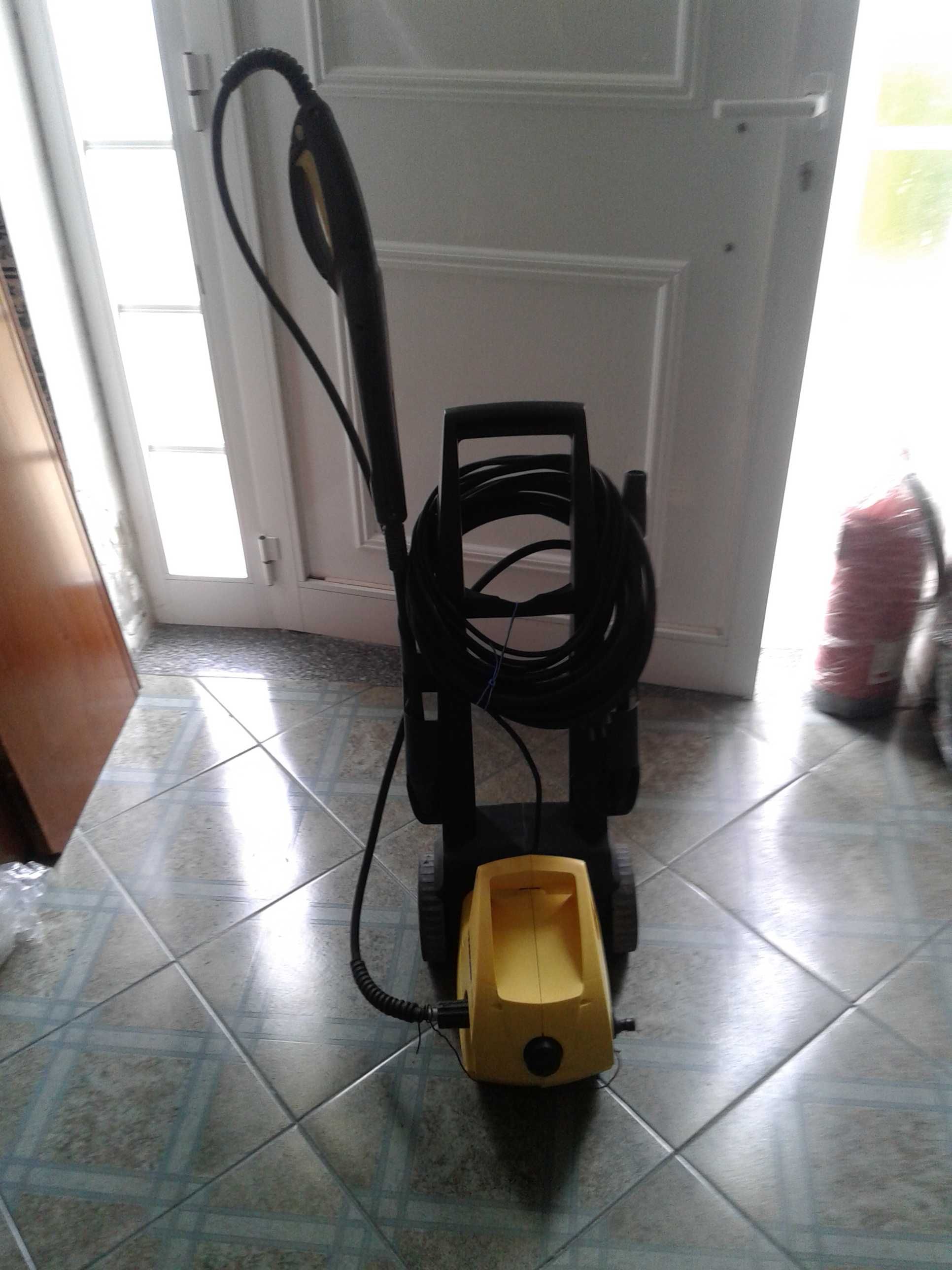 Lavadora de alta pressão elétrica Karcher 300 M