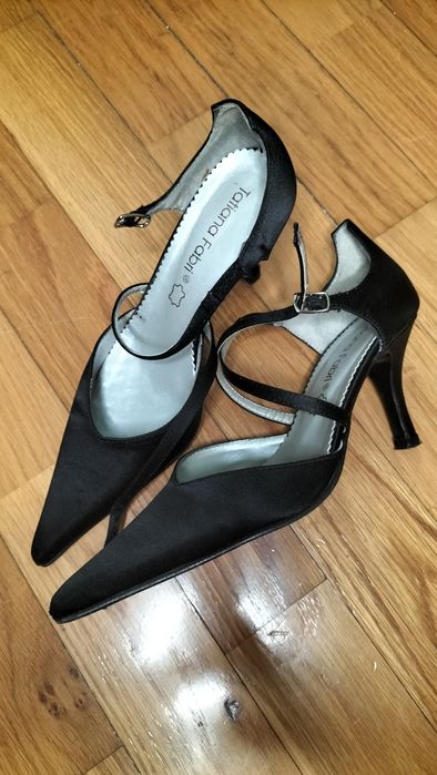 Sapatos pretos de cerimónia