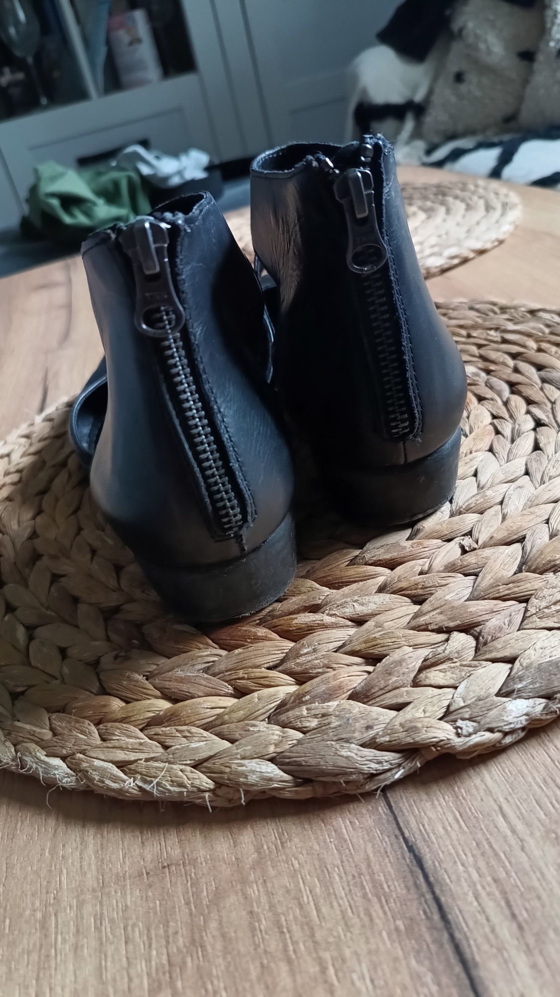 Bata botki skóra naturalna paski ,wygodne 39 bdb