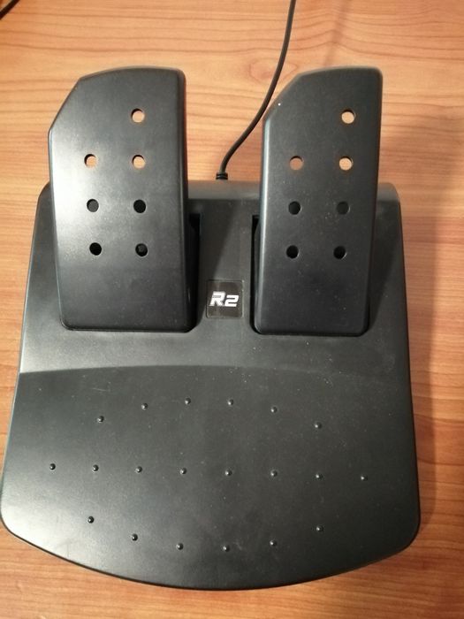 Volante Sprit Of Gamer com pedais e acessórios. Ler a descrição