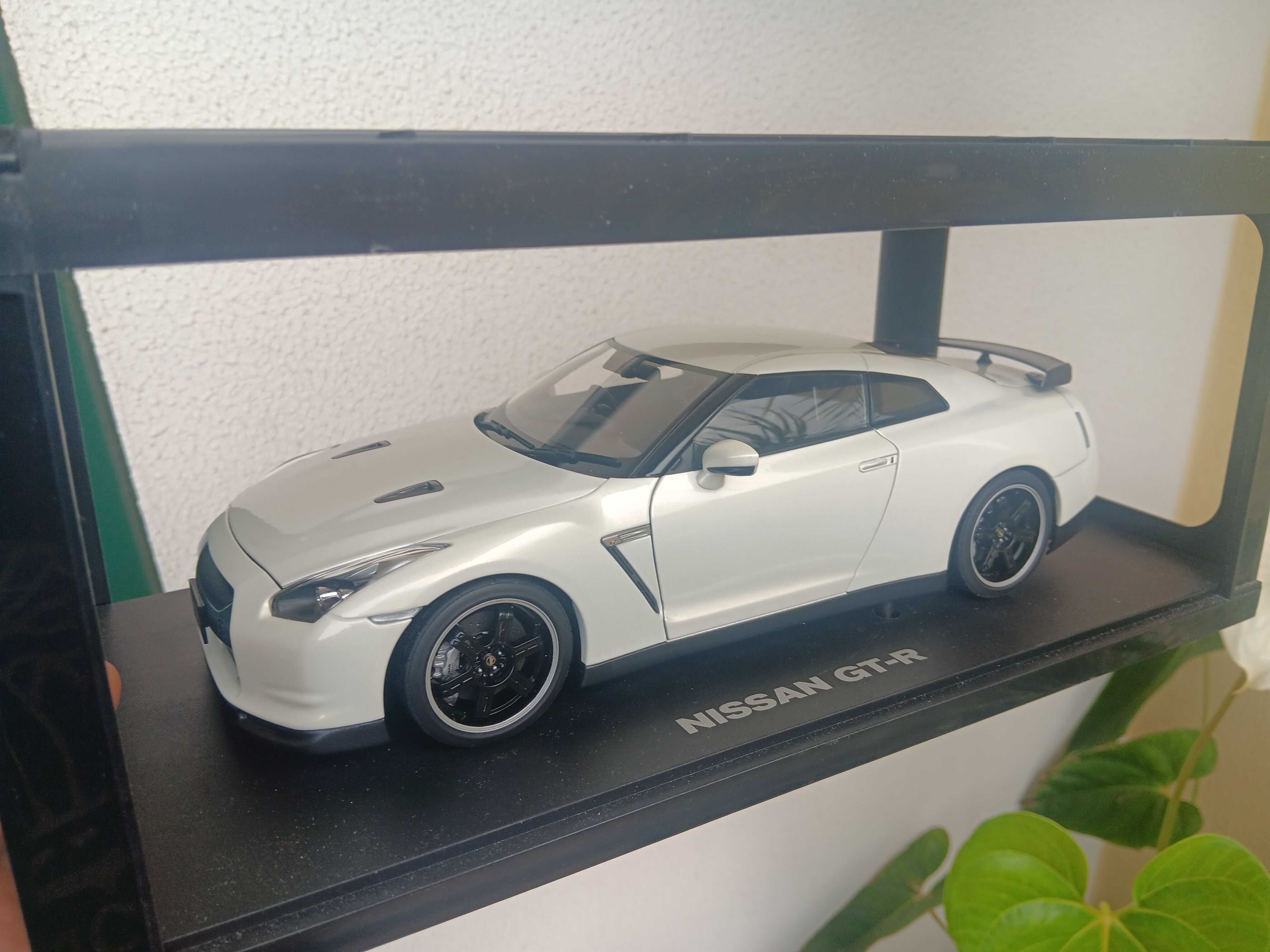 Nissan skyline r35 v-spec autoart 1/18
