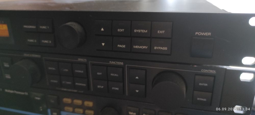 Roland SDE-330 dimensional space delay