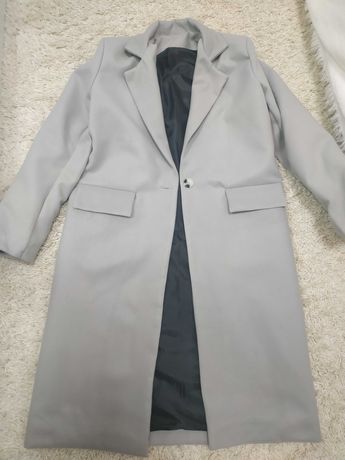 Стильне пальто сірого кольору