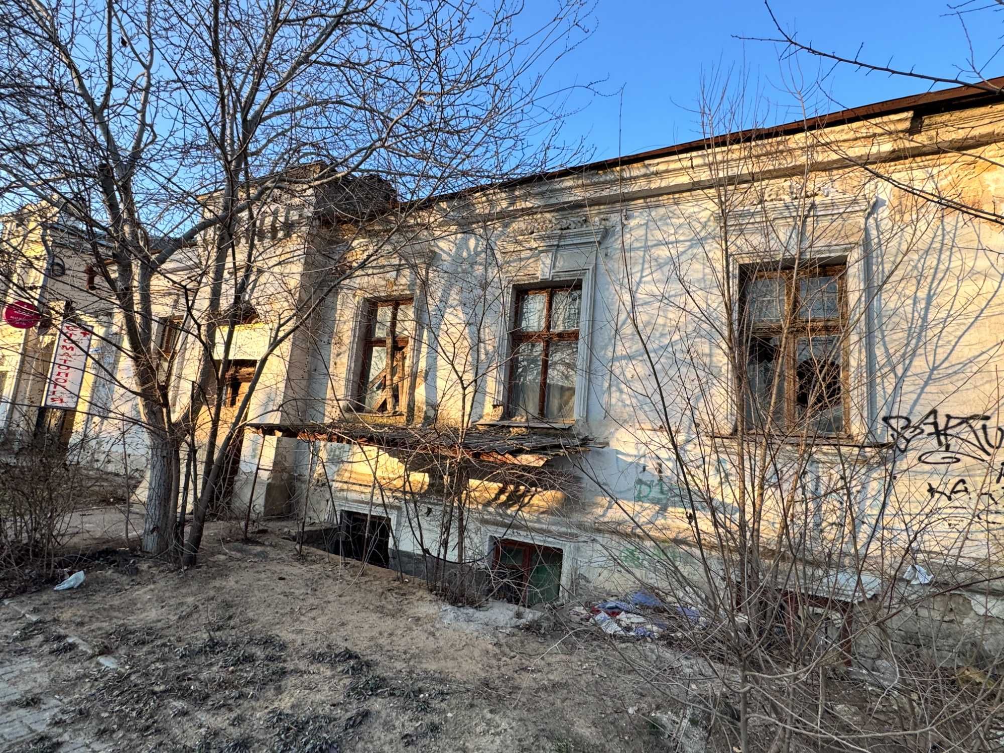 Центр Адмірала Макарова 250 кв.м. фасад ціна 90 тис. у.о.