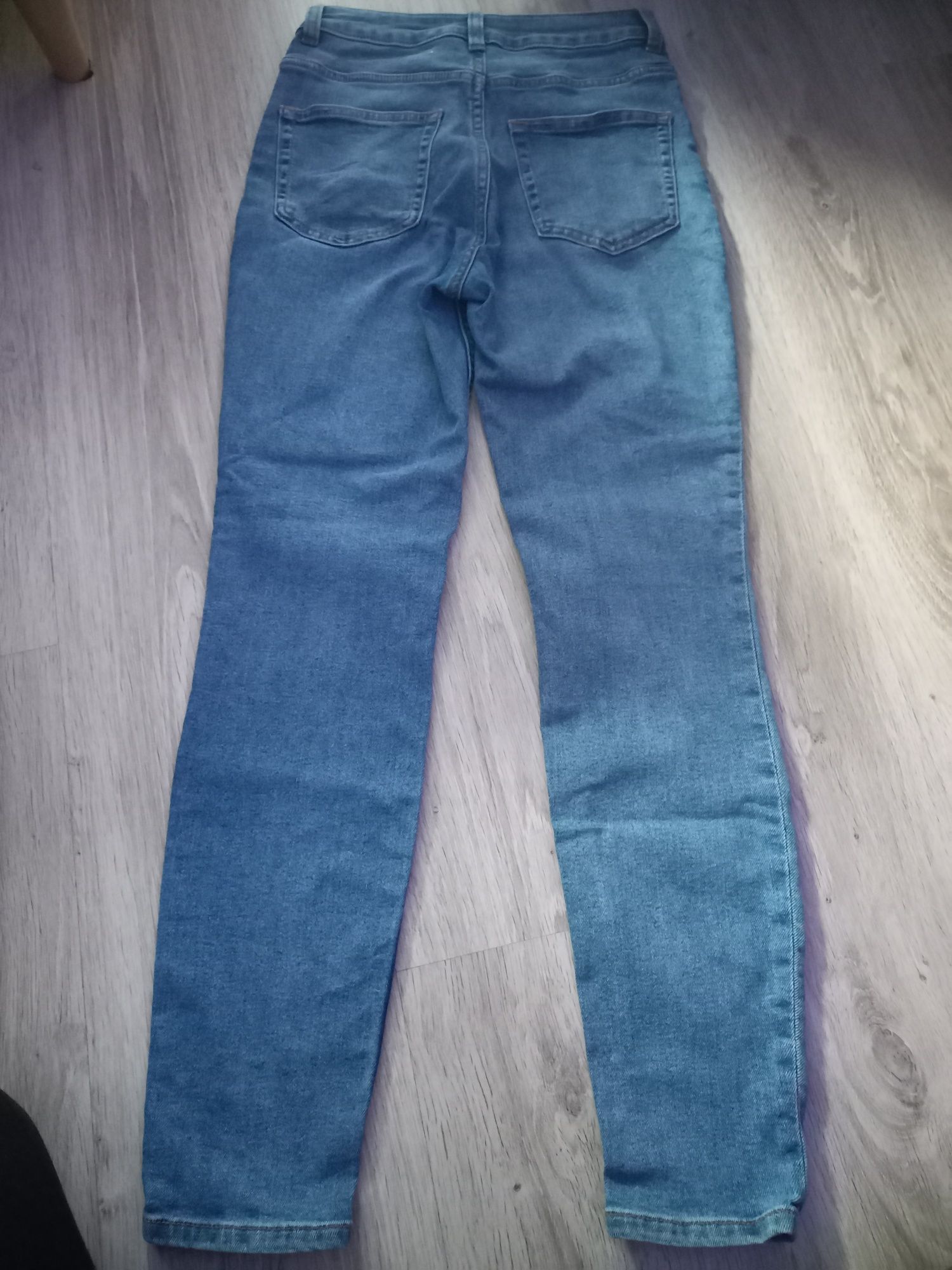 Sprzedam jeansy rozm. 36
