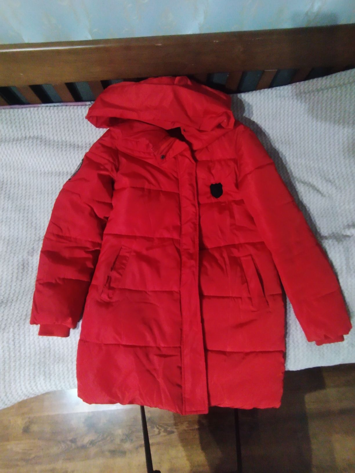Красная куртка на осень
