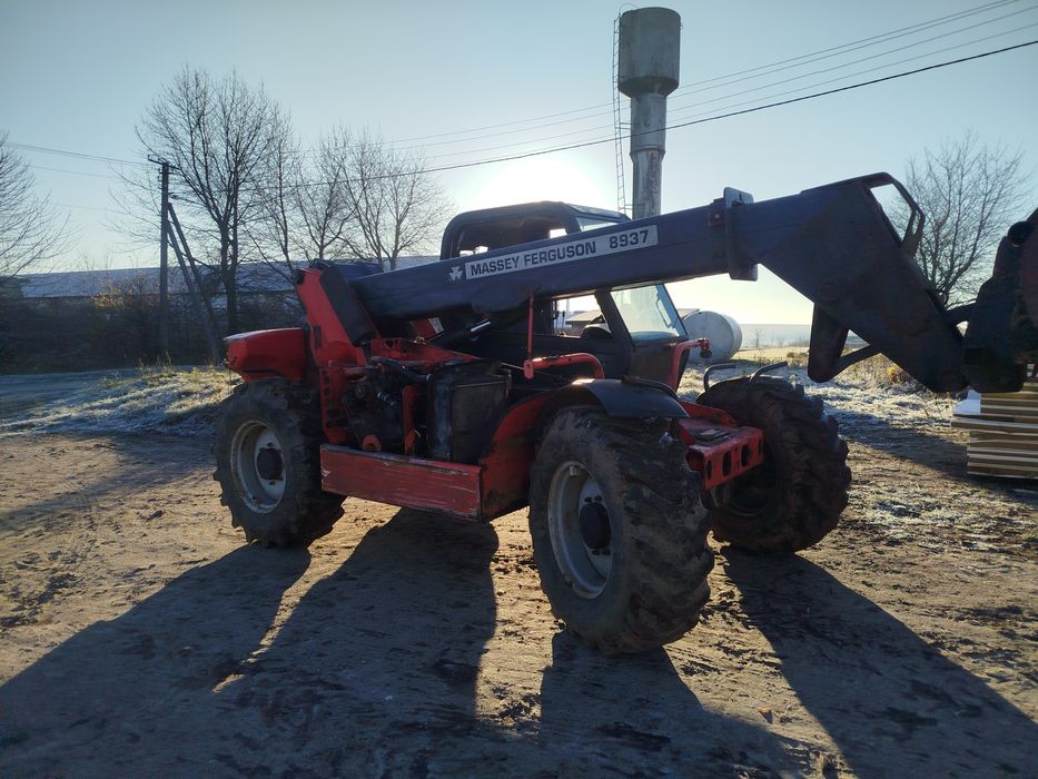 Навантажувач Massey ferguson 8937