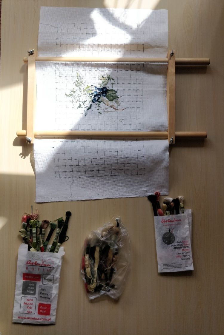 Haft krzyżykowy bukiet kwaitów - zestaw do dokończenia