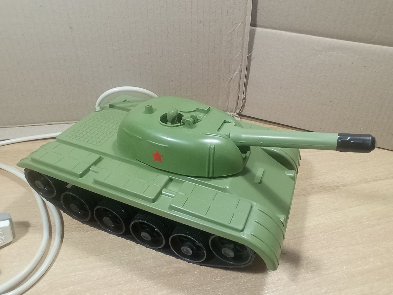 Танк игрушка управляемый времён СССР