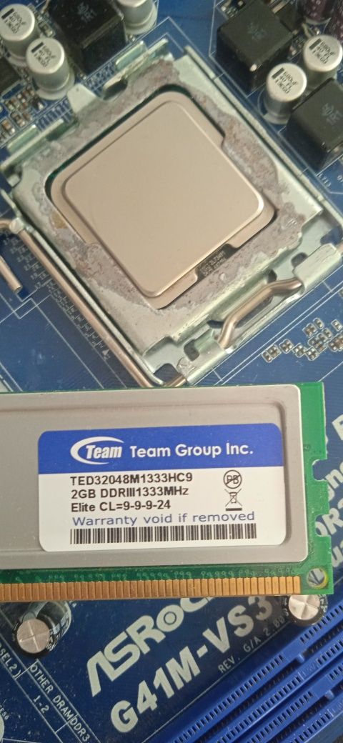Продам Материнская плата: ASRock-G41M-VS3 (Socket-775).
Материнская пл