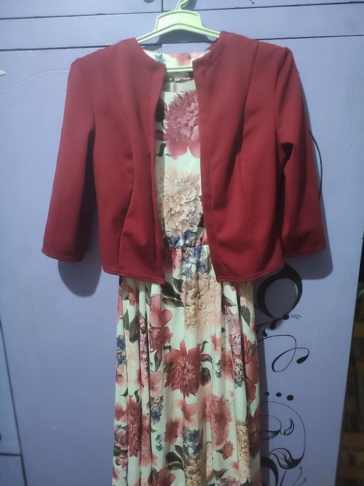 Сукня з жакетом.