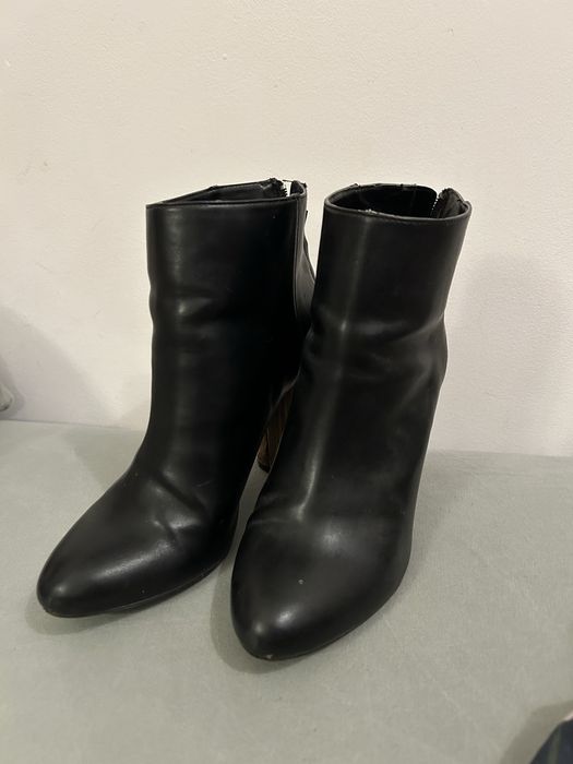 Czarne botki na obcasie Bershka 38 na słupku drewnianym