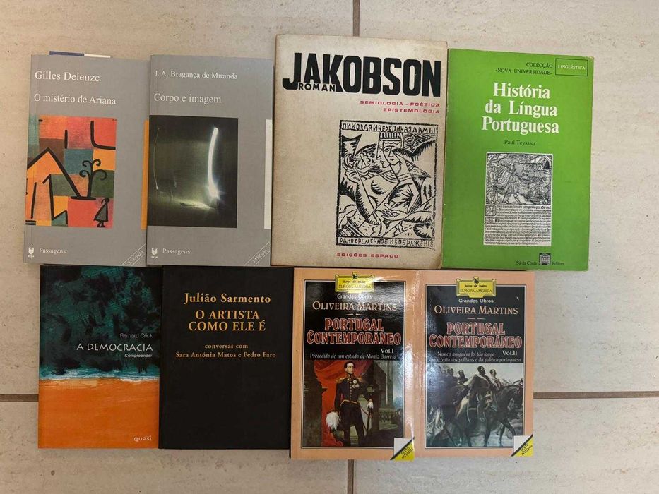 Vários livros da área da Linguistica, Cultura e História