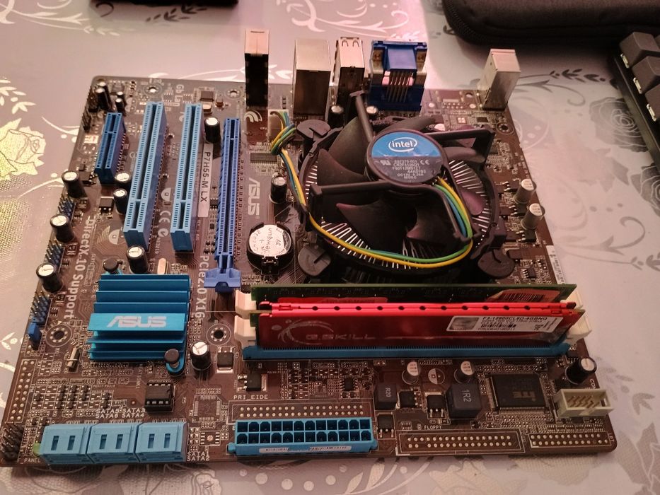 Продам материнську плату asus сокет 1156