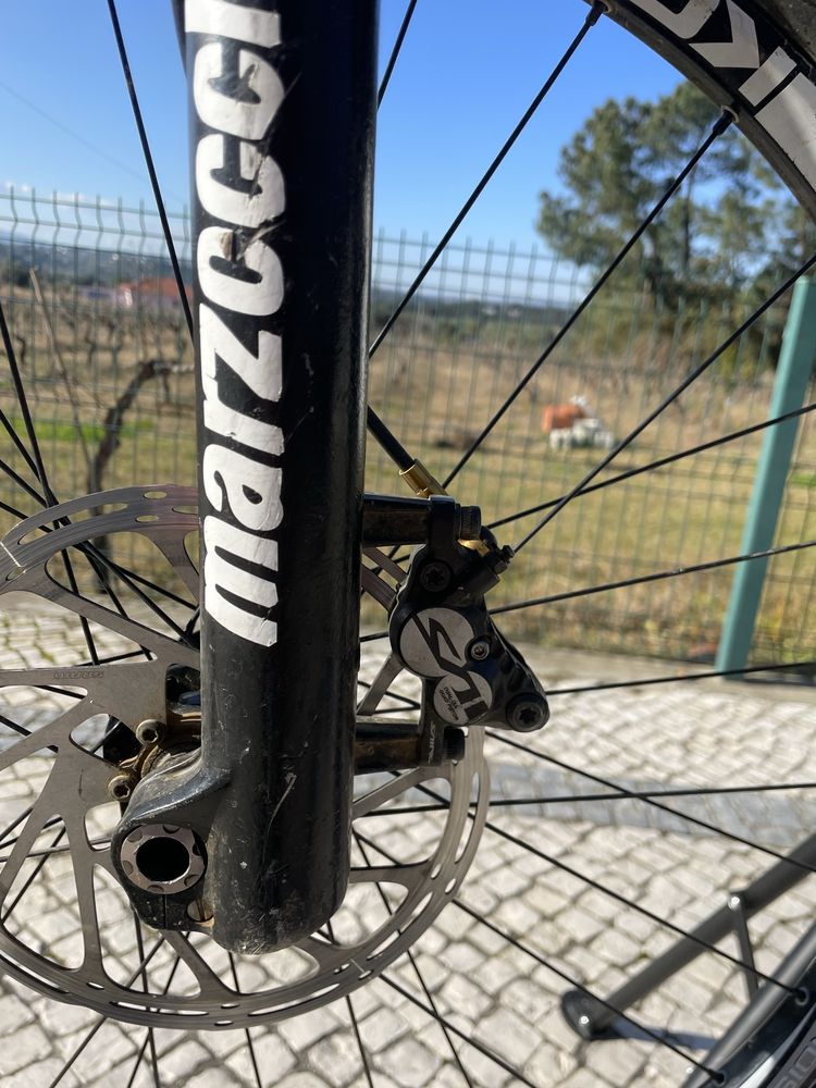 Bicicleta downhill YT tues