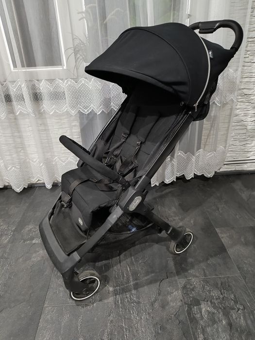 Lekki  kompaktowy wózek chicco we