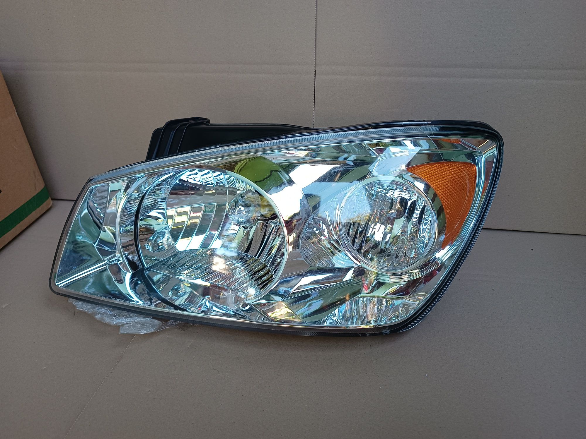 KIA Cerato/Spectra lampa lewa NOWA