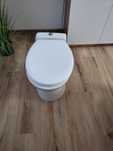 WC z pompą  i rozdrabniaczem