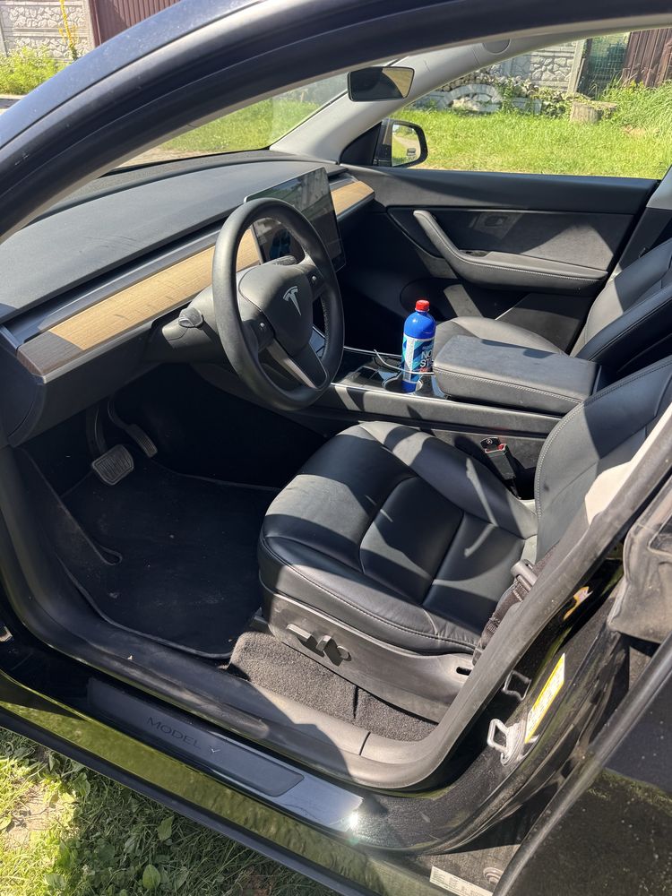 Tesla Y long range в києві