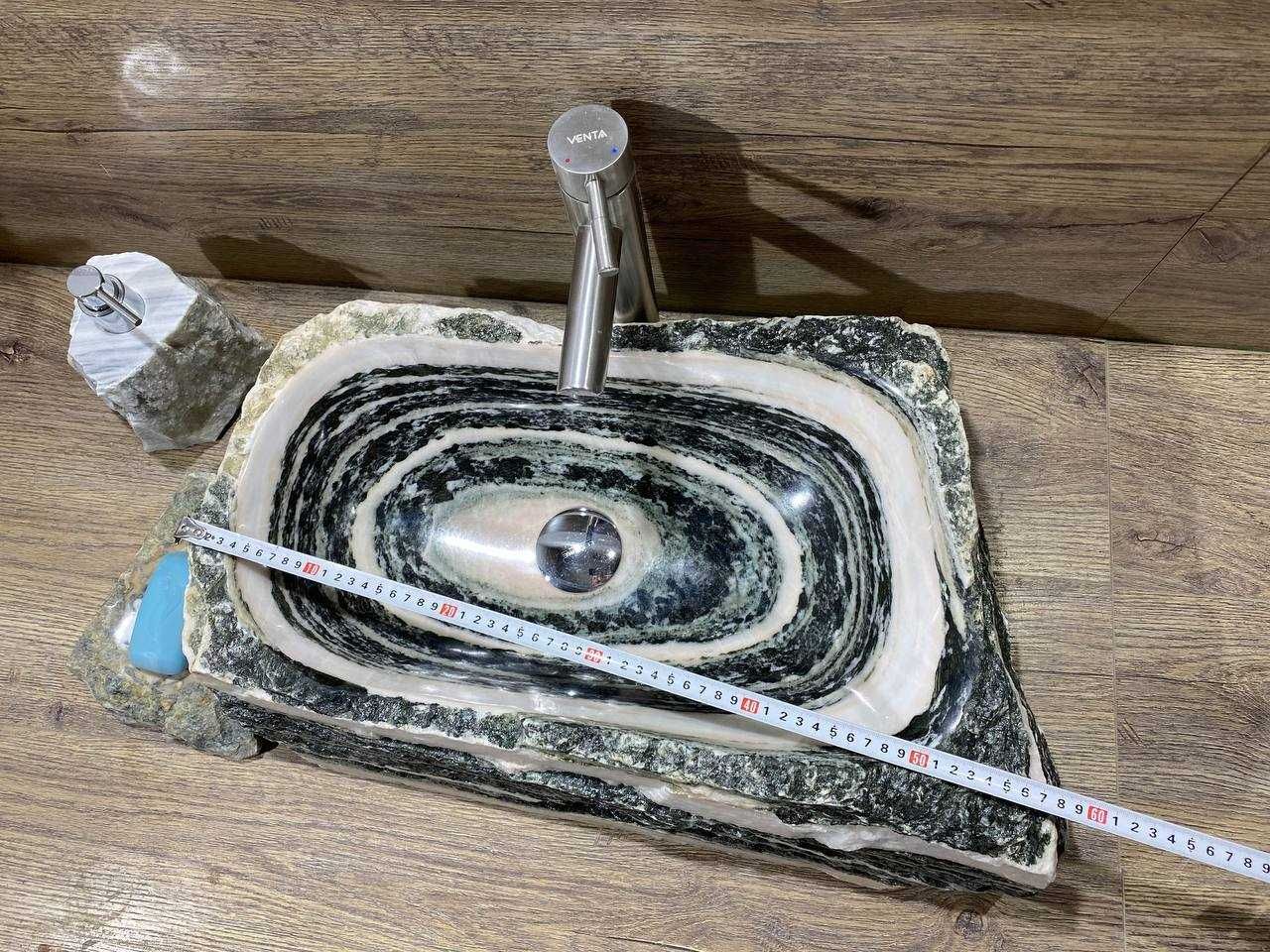 Раковина в ванную из натурального мрамора.