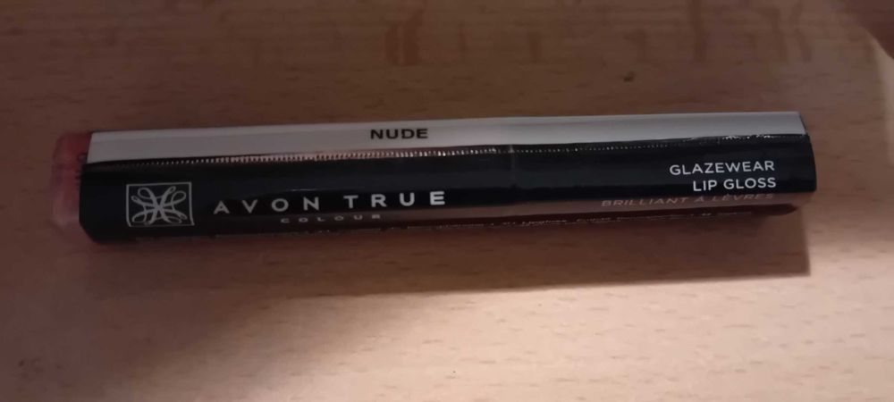 Ultralśniący błyszczyk do ust True Colour z Avon!