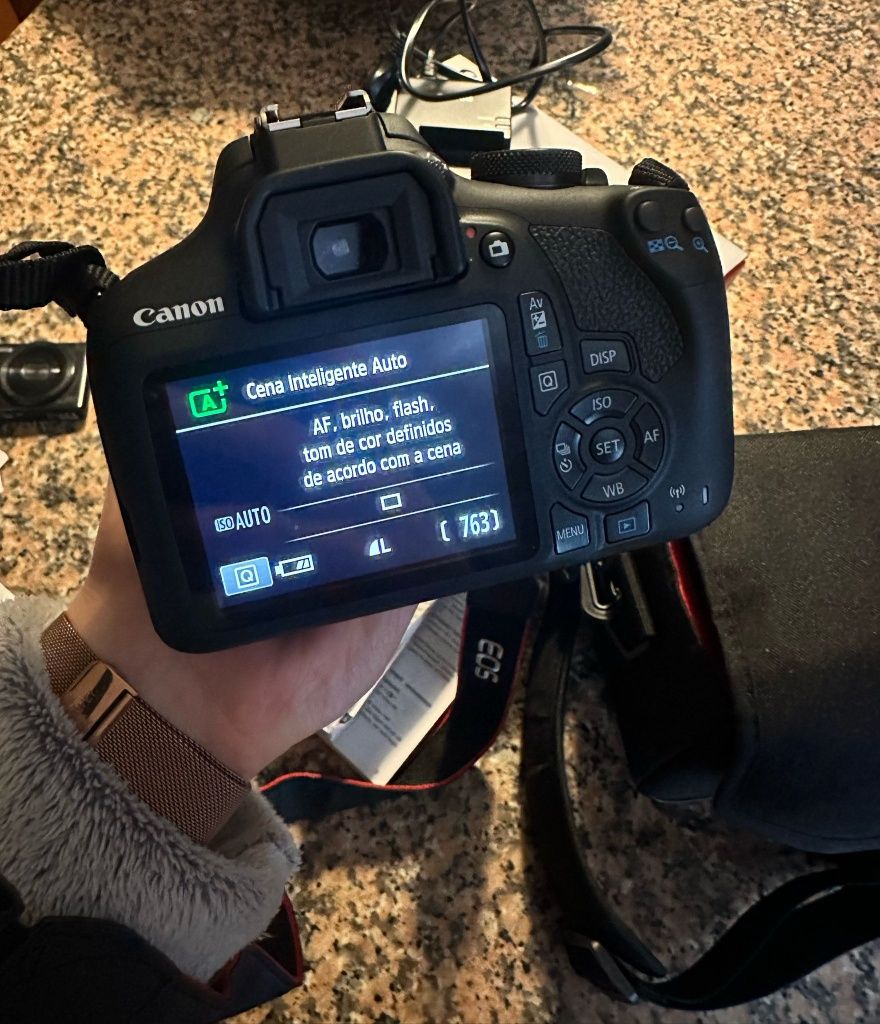 * Canon EOS 2000D *