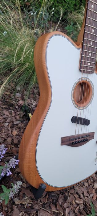 Fender Acoustasonic Telecaster  bialy wyprzedaż instrumentów.