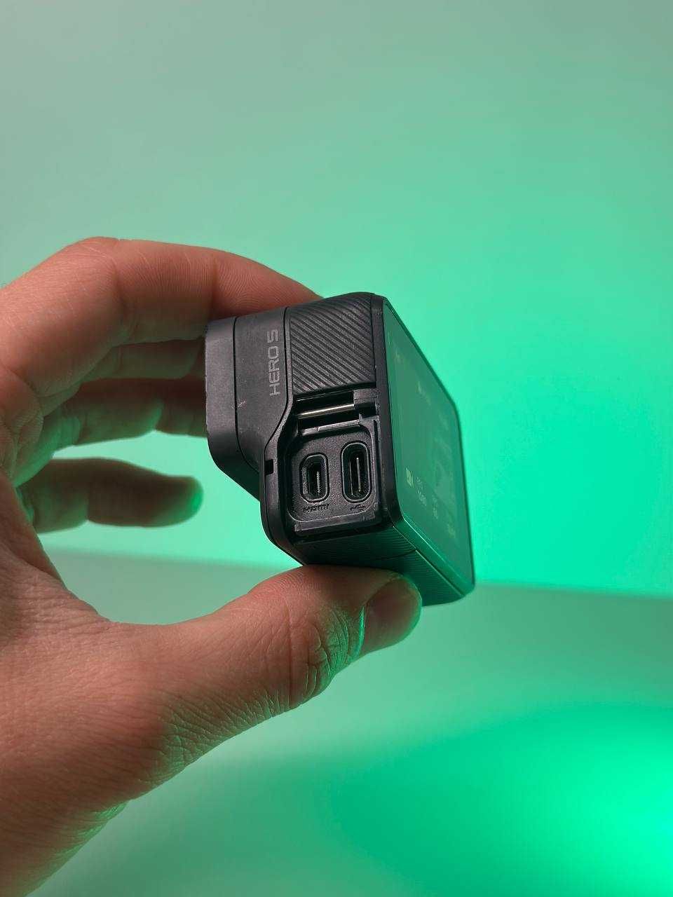 Екшн камера GoPro 5 Black - з флешкою, рамкою та кріпленням на шолом
