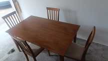 Mesa com cadeiras