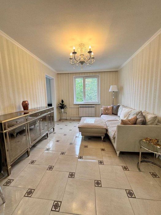 Продам великолепную  3-комн. квартиру /Крымский Бульвар/ 14- Школа